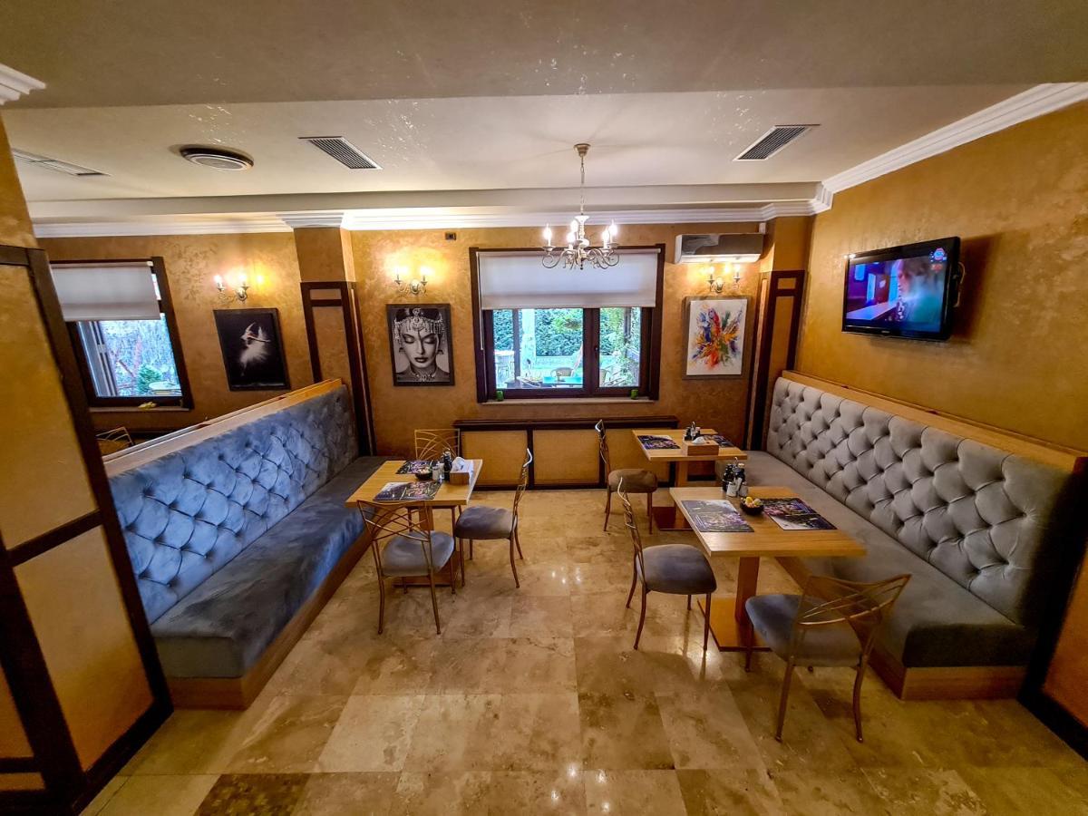 亚鲁斯酒店 普洛耶什蒂 外观 照片