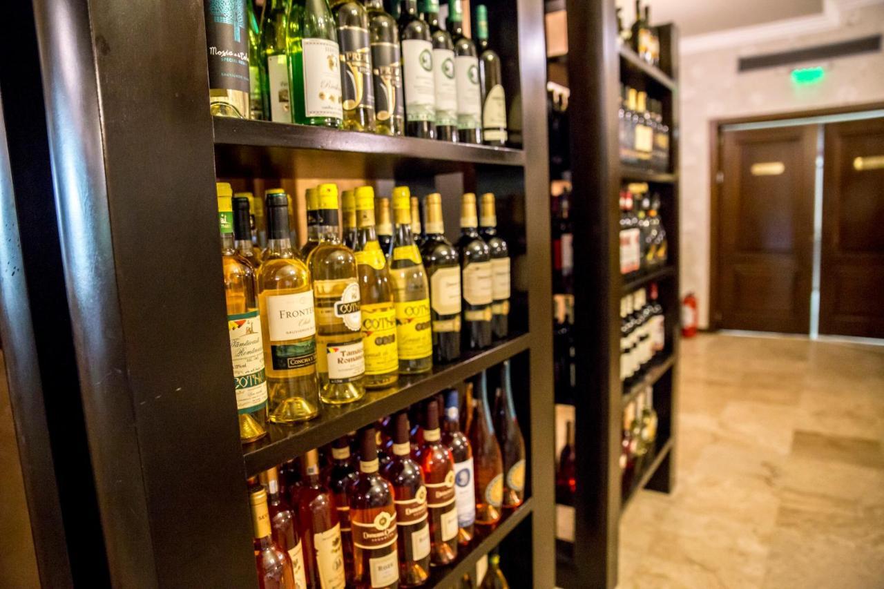 亚鲁斯酒店 普洛耶什蒂 外观 照片
